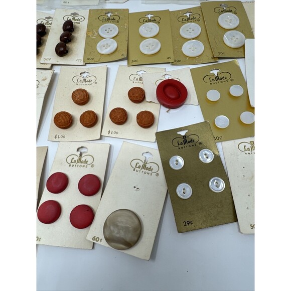 VTG Lot 70 Carded NEW Sewing Buttons LaMode Platic Metal Wood Japan Holland USA - Picture 15 of 16